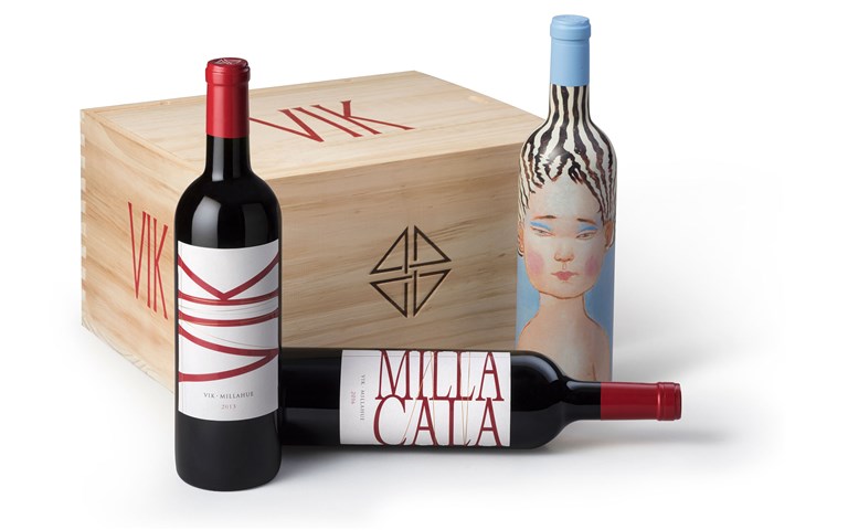 CAJA Y TRES BOTELLAS